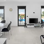 Stunning In Casa de Férias Žminj