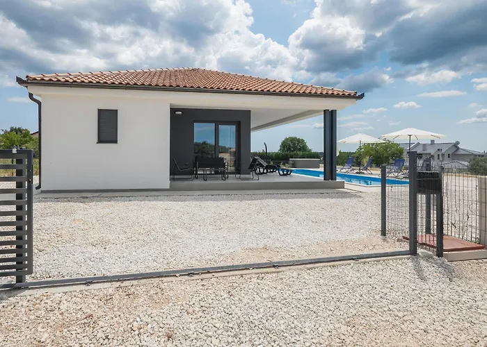 Gorgeous In Дом отдыха Zminj